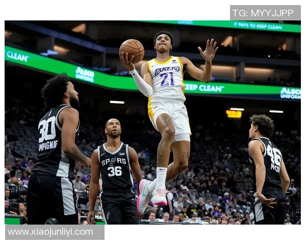 夏季联赛精彩对决湖人队与骑士队的巅峰较量回顾与分析