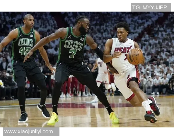 热火与凯尔特人激战再起NBA季后赛对决引发球迷热议与期待
