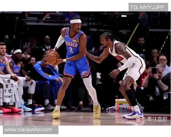 篮球明星替补的逆袭之路如何在赛场上实现自我价值与辉煌梦想